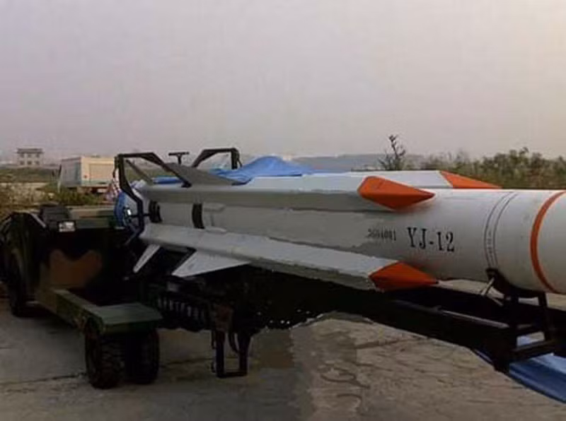 Hay như các mẫu H-6G và H-6J, chúng cũng mang theo mình 6 tên lửa hành trình như YJ-12, tạo ra mối đe doạ lớn hướng đến các hàng không mẫu hạm của địch. Nguồn ảnh: QQ.