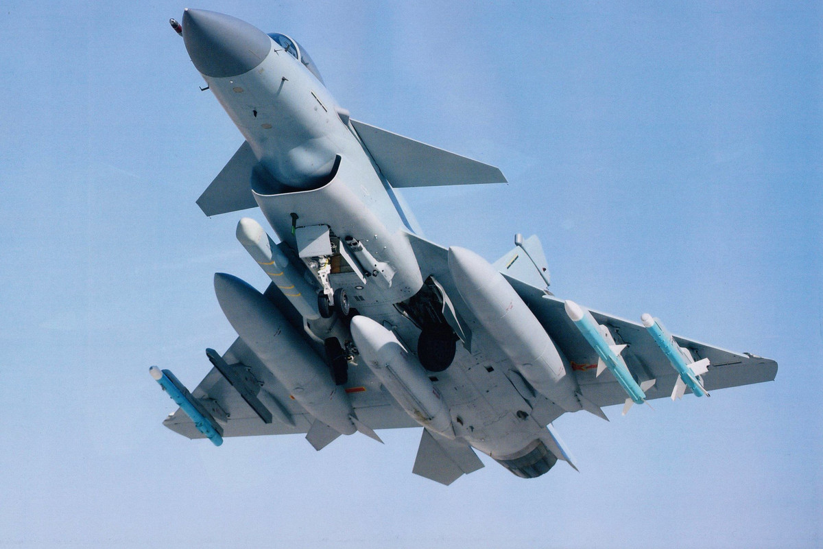 Về mặt vũ trang của mình, các J-10 được thiết kế với 11 điểm cứng trang bị vũ khí các loại trên nó, với sự xuất hiện của đa dạng các loại tên lửa cùng bom thông minh mang sức công kích cao, thậm chí còn có cả các rocket. Nguồn ảnh: avia.liveuamap.com.