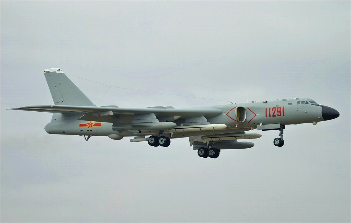 Về mẫu oanh tạc cơ chiến lược H-6, chúng được cho là được dựa trên sự sao chép của Trung Quốc đối với mẫu Tu-16 của Nga, và là các máy bay ném bom phản lực 2 động cơ của Trung Quốc. Nguồn ảnh: aviastar.org.