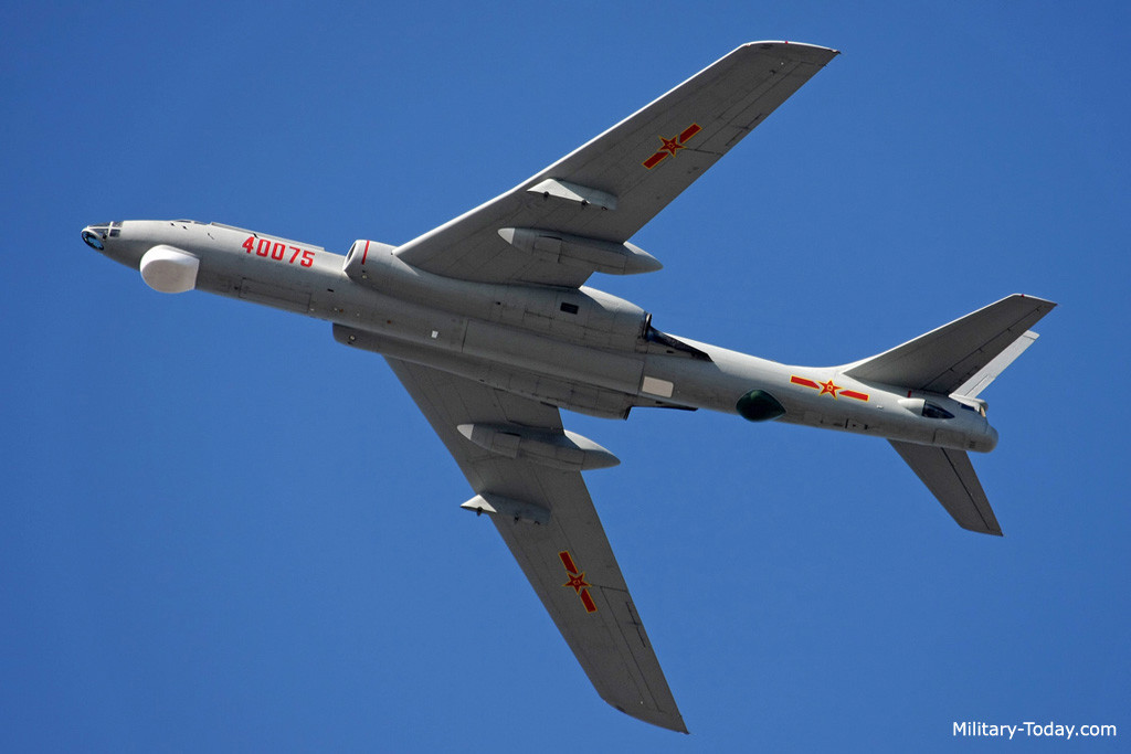 Chúng mang cho mình khả năng mang theo tới 9 tấn vũ khí, một khối lượng được cho là khá “khổng lồ” đối với một oanh tạc cơ còn sở hữu cả tốc độ cao, khi chúng có thể đạt vận tốc tối đa lên đến 1.050km/h với 2 dộng cơ mạnh mẽ của mình, và có thể hoạt động bền bỉ trong phạm vi 6.000km ở độ cao tối đa 12.800m. Nguồn ảnh: Military-Today.