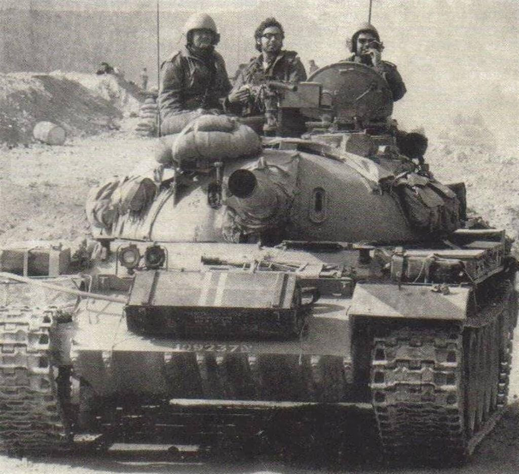 Khả năng chứa vũ trang của T-54 cũng được nâng cấp mạnh mẽ, trọng lượng của mẫu xe tăng này đã được nâng lên 39,7 tấn, với chiều dài thân là 6.45m, rộng 3.37m và cao 2,40m cùng 4 người trong kíp lái. Nguồn ảnh: QQ.