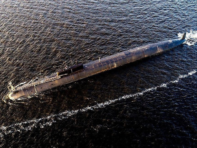 Các tàu ngầm hiện đại nhất của Nga được xây dựng với trọng trải choán nước đạt 24.000 tấn, sử dụng lò phản ứng hạt nhân OK-650V, cho phép các tàu ngầm này có tốc độ tối đa đạt tới 33 hải lý/ giờ khi lặn, 15 hải lý/ giờ đối với khi nổi lên.