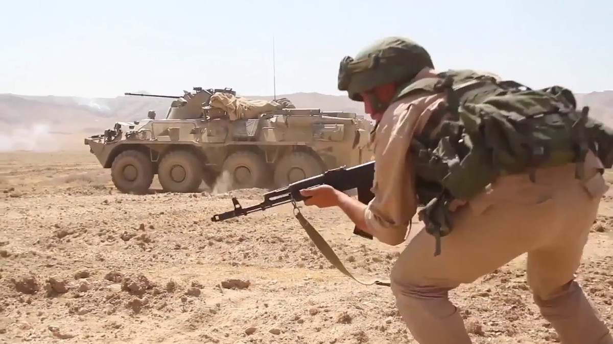 Căn cứ này bao gồm nhiều đơn vị khác nhau, như đơn vị súng trường cơ giới, thiết giáp, pháo binh và trinh sát, lực lượng phòng không, lực lượng bảo vệ bức xạ, hoá học và sinh học, cũng như quân tín hiệu.