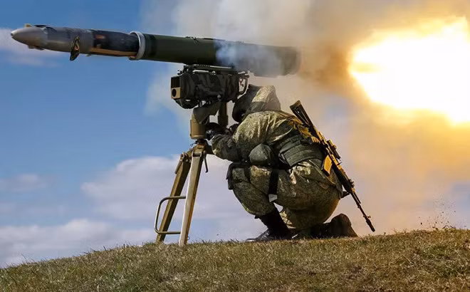 Căn cứ Quân sự Nga tại đây cũng nhận được các hệ thống tên lửa chống tăng mạnh mẽ Kornet, súng bắn tỉa ASVK-M Kord nổi tiếng, súng trường tấn công AK-12, súng phun lửa bộ binh mang khả năng phóng tên lửa, và các phương tiên khác hỗ trợ bảo dưỡng, hậu cần.