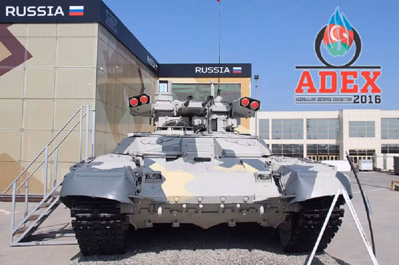 Cụ thể, T-72B3M, còn được gọi là T-72B4, đây là một biến thể nâng cấp với các thay đổi tối tân, phát triển từ mẫu xe tăng chủ lực (MBT) T-72B3, do Tập đoàn Nghiên cứu và Sản xuất Uralvagonzavod phát triển.