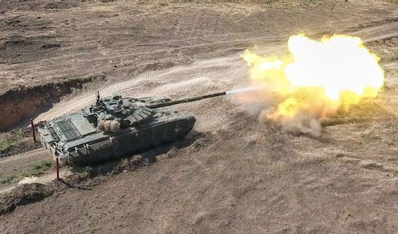 Nòng pháo này có thể sử dụng nhiều loại đạn khác nhau, bao gồm đạn xuyên giáp (APDS), đạn nổ phân mảnh (HEF) và đạn chống tăng (HEAT). Đặc biệt, nòng pháo này có thể thực hiện khai hoả tên lửa chống tăng 9M119 Refleks (tên hiệu NATO: AT-11 Sniper).