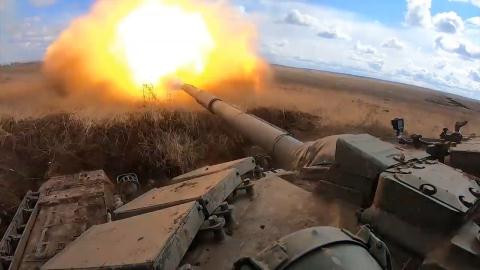 Ngoài ra, để tự vệ và hỗ trợ tác chiến, vũ khí trang bị thứ cấp trên T-72B3M sẽ có sự xuất hiện của 1 súng máy PKTM 7,62mm một trục, và một súng máy hạng nặng NSV 12.7mm gắn trên nóc.