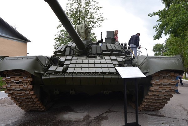 T-72B1MS còn được trang bị một động cơ phụ trợ APU giúp khởi động hệ thống điện, điều hòa,.. trong xe mà không cần khởi động máy chính, giúp xe tiết kiệm nhiên liệu cũng như tăng tính ngụy trang trên chiến trường khi xe đang nằm ẩn mình phục kích.