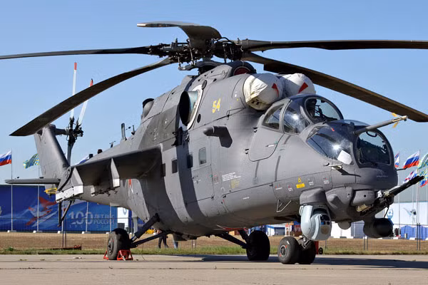 Mi-35M được trang bị động cơ trục tuốc bin thế hệ mới nhất VK-2500, đem lại cho trực thăng này tốc độ lên tới 310km/h với sự linh hoạt cao. Song song đó, Mi-35SM có tầm hoạt động là 460km và trần bay tối đa là 5.400m.