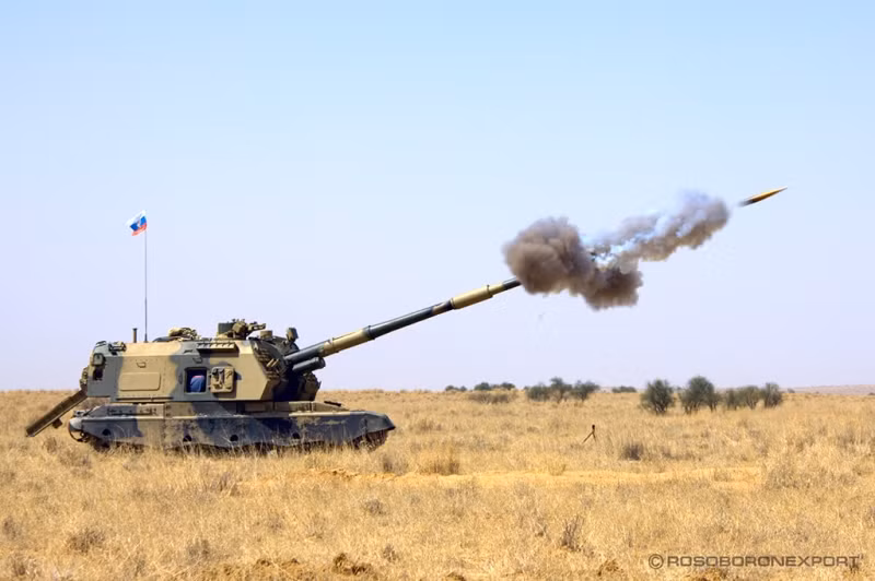 Mẫu siêu pháo tự hành 2S19 Msta-S vốn được thiết kế nhằm hướng tới tiêu diệt các mục tiêu đối phương như trận địa pháo và cối, các lực lượng tăng thiết giáp và phương tiện chống tăng, dễ dàng tiêu diệt vũ khí và trang bị từ trong đến ngoài công sự. Nguồn ảnh: soldat.pro.