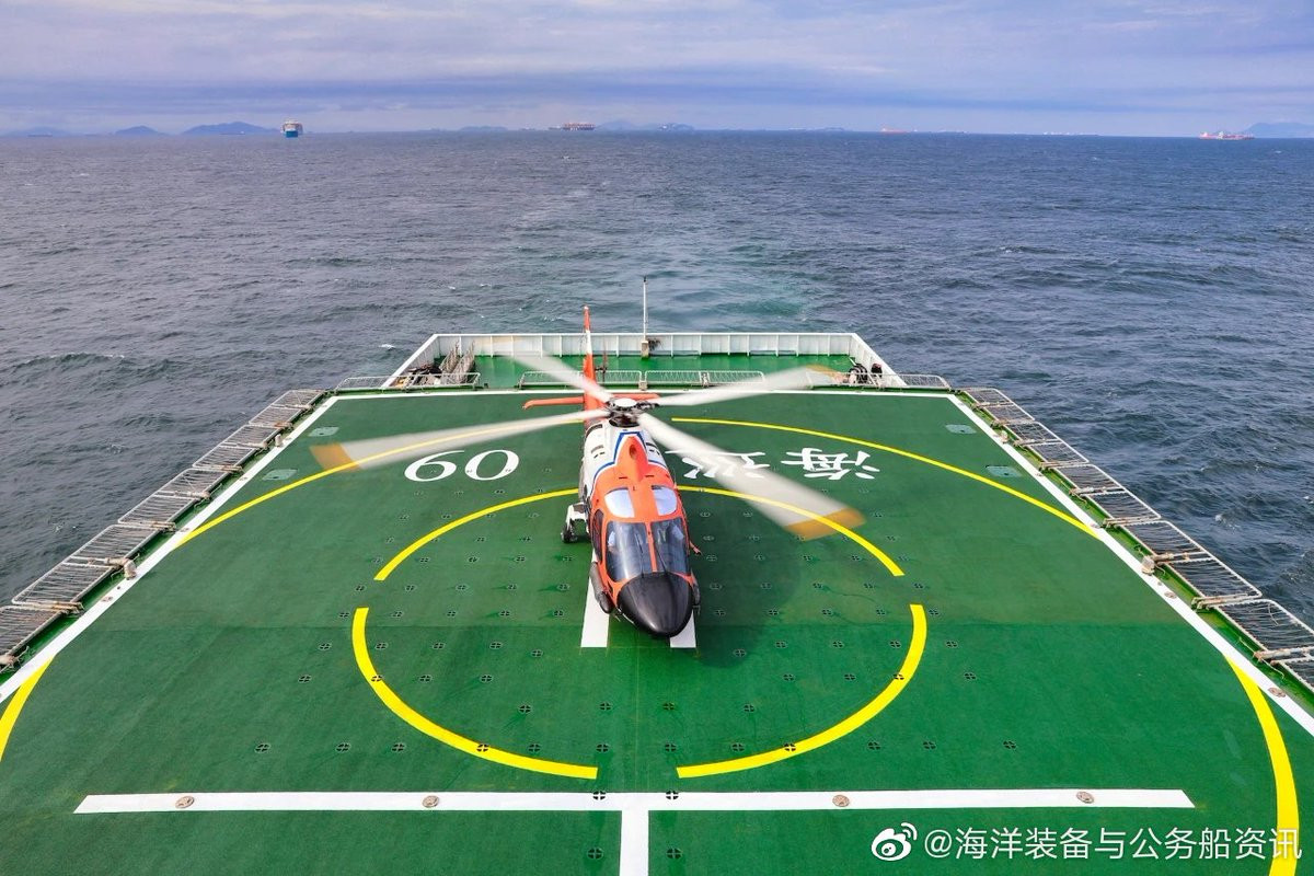 Con tàu này cũng hoạt động như một khu trục hạm cỡ nhỏ khi có sàn đáp trực thăng và kho chứa trực thăng ở đuôi tàu.