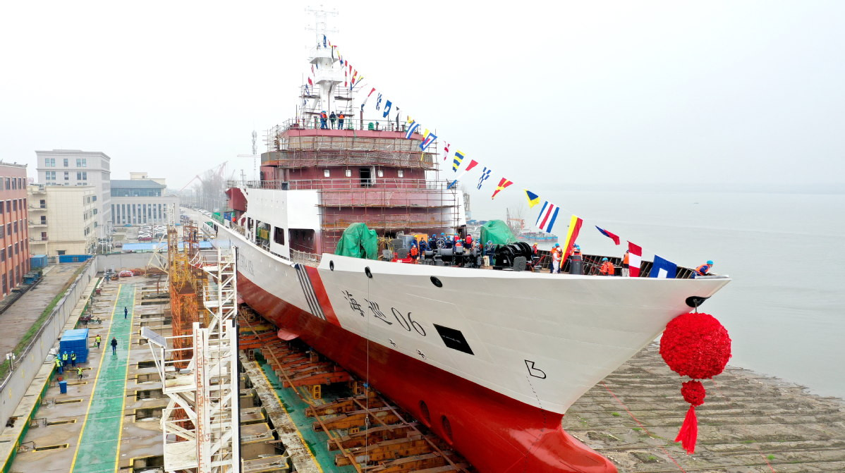 Haixun 09 nhận nhiệm vụ của một tàu tuần tra hàng hải, con tàu được trang bị những kĩ thuật hiện đại, bao gồm một hệ thống đẩy được kỹ thuật hoá tân tiến và một trung tâm dữ liệu hàng hải cực kì mạnh mẽ. 