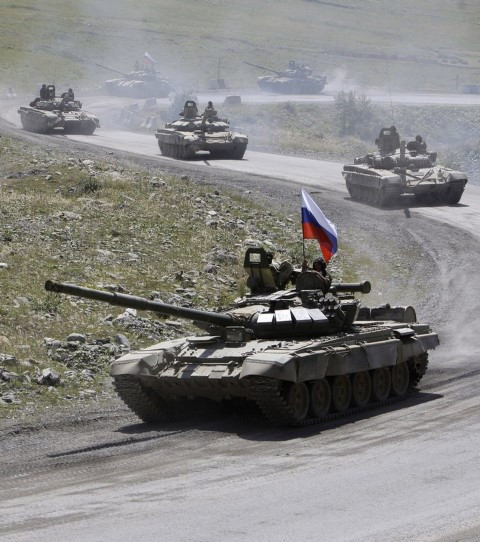 Vậy nên, ở thời điểm hiện tại các xe tăng T-72 và T-90 cùng với các phiên bản cải tiến của chúng, vẫn sẽ là chủ lực, nòng cốt trong lực lượng quân đội Nga. Nguồn ảnh: Sputnik.