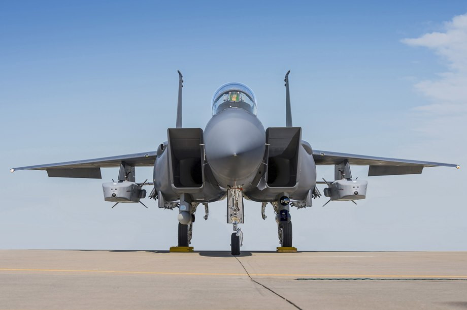 Có thể nói, F-15K là rất mạnh mẽ so với thế hệ tiền thân của tiêm kích này là F-15E. Xứng đáng với việc được coi là “át chủ bài” của Không quân Hàn Quốc.