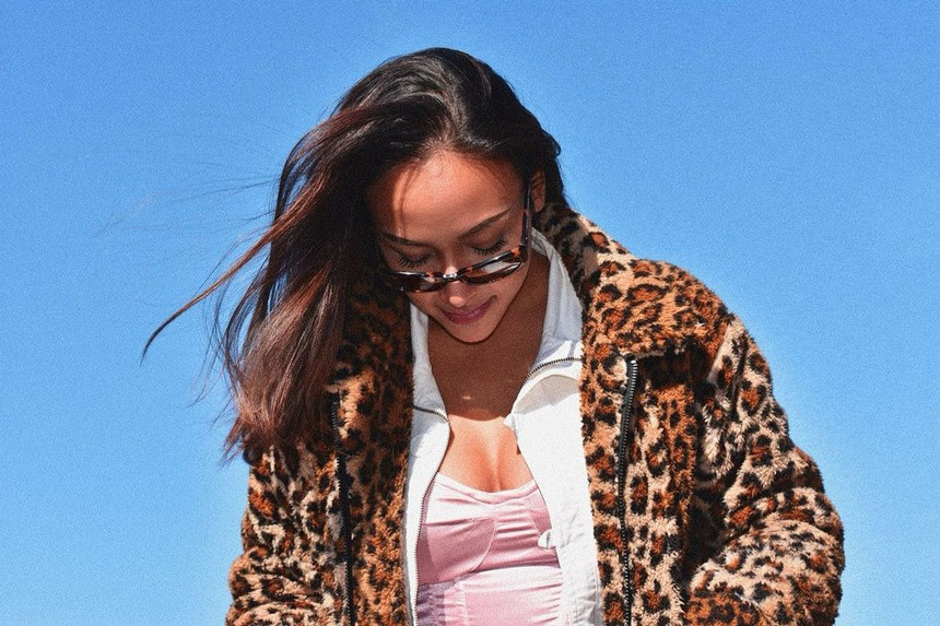 Jillian từng chia sẻ trong một bài phỏng vấn rằng cô được truyền cảm hứng nghệ thuật từ cha mình. Từ nhỏ, cô đã thích thể hiện bản thân qua những bài hát và bắt đầu vào phòng thu từ năm 12 tuổi.