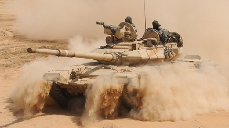 Thậm chí, đôi khi các thiết giáp T-80BV này của Nga còn là nhỉnh hơn so với mẫu thiết giáp được hiện đại hoá của dòng xe tăng T-90 trên một số phương diện. Nguồn ảnh: VVS.