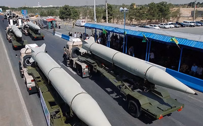 Tên lửa lục địa Sejjil thuộc kiểu tên lửa chiến lược siêu thanh được dẫn đường chính xác. Là một trong những tên lửa đạn đạo tầm trung sử dụng nhiên liệu rắn của Iran.