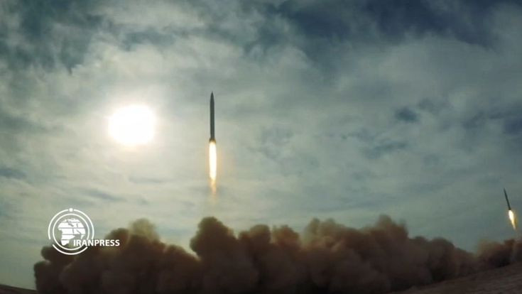 Tốc độ tối đa của Sejjil có thể lên tới Mach 14, với tầm bắn tối đa được cho là lên tới 2.500km với sự dẫn đường chính xác từ hệ thống dẫn đường quán tính kết hợp GPS. 