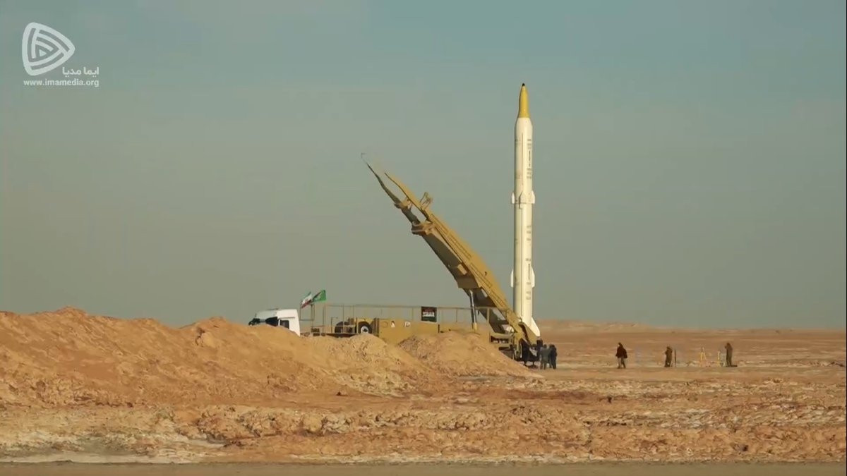 Và “con át cuối cùng”, tên lửa liên lục địa Sejjil, đây là một trong những tên lửa uy lực nhất của Iran. Đồng thời, đây là một tên lửa do Iran sản xuất hoàn toàn nội địa.