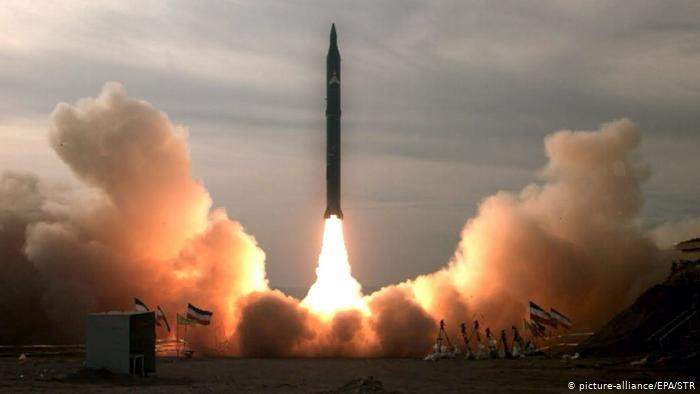 Với việc được sử dụng nhiên liệu rắn thì vì nhiên liệu lỏng, điều này trở thành một ưu thế của nó. Cho phép Sejjil có sức mạnh vượt trội hơn, giảm được đáng kể thời gian phóng và tăng cường khả năng cơ động của nó.