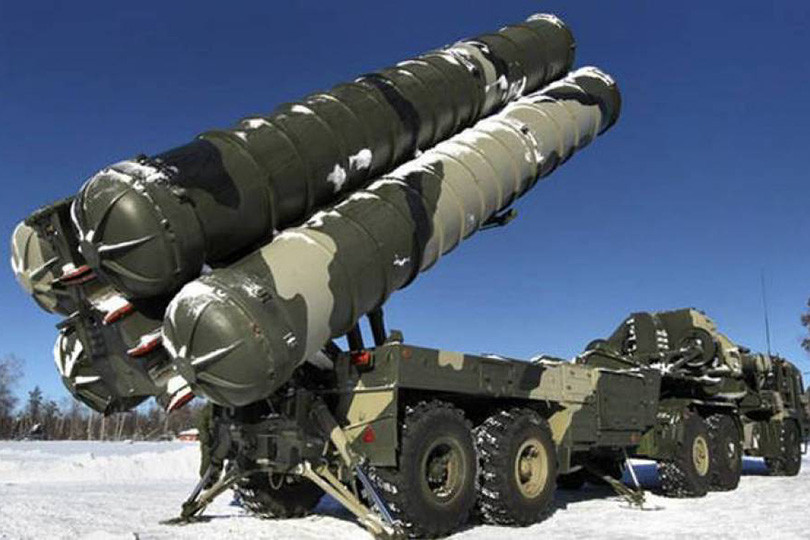 Nhưng tính đến gần đây, sau khi một chiếc Sukhoi Su-24 của Nga bị bắn rơi ở Syria vào tháng 11/2015 , Nga đã cho triển khai S-300 và S-400 tới khu vực này - một số đến Căn cứ Không quân Khmeimim , một số cho tàu tuần dương Moskva của Nga.