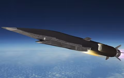 Tầm bắn của Zircon có thể nói là vượt xa hơn tầm bắn của các hệ thống phòng không trên tàu chiến hoặc tầm bay của các máy bay tiêm kích từ tàu sân bay của địch. Đem lại lợi thế chiến thuật rất lớn cho Nga. 