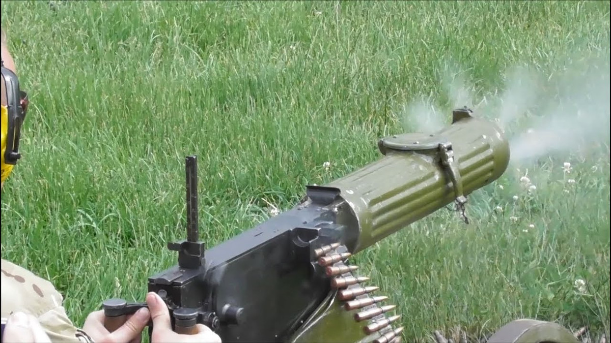 Hầu như mỗi quân đội đều có cho mình phiên bản súng máy Maxim của riêng quân đội mình để phù hợp trong chinh chiến tại các mặt trận. 