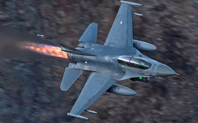 Trước đây, với thế hệ cũ thì các F-16 cũng đã có thể đạt tới tầm bay là 3.200km với tốc độ tối đa đạt Mach 2.