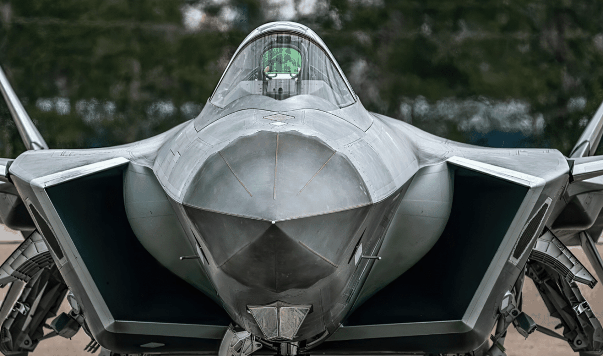 Khuôn khổ đơn đặt hàng này ngoài lượng lớn F-16V, không loại trừ khả năng sẽ có một vài chiến đấu cơ tàng hình, để trở thành đối trọng cho tiêm kích J-20 của Trung Quốc đại lục.