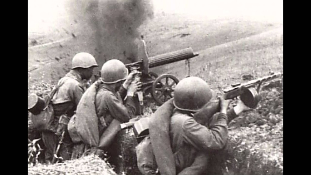 Khẩu Maxim M1910 này của Nga được sử dụng loại đạn 7.62x54mmR, cùng loại đạn với khẩu súng trường Mosin-Nagant trứ danh của Nga một thời.