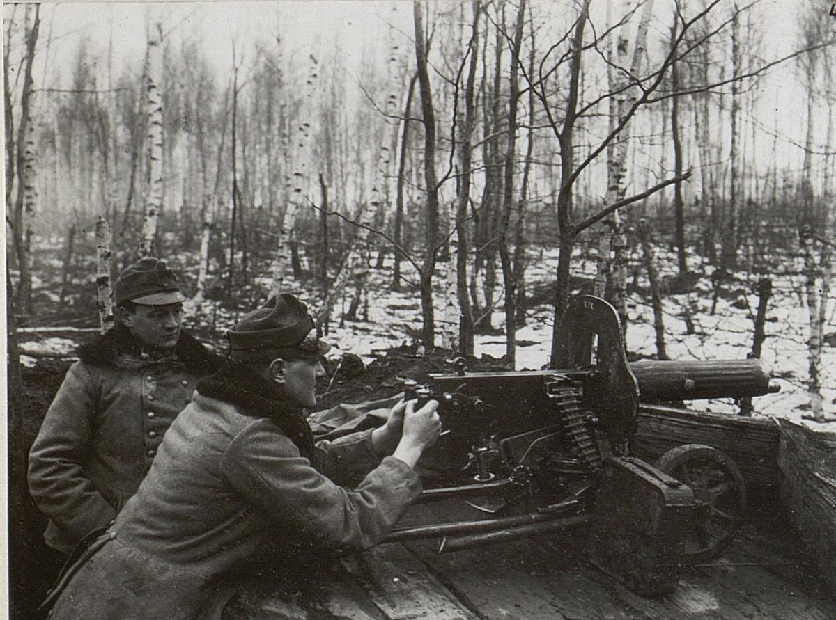 Trong số loạt biến thể chính, riêng Maxim M1910 được coi là khẩu súng máy hạng nặng danh tiếng nhất được Quân đội Nga Hoàng sử dụng trong chiến tranh thế giới lần thứ nhất – Thế Chiến thứ I.