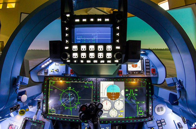 Radar mảng pha Irbis-E có khoảng cách dò tìm đạt tới 400 km với mục tiêu có độ phản xạ radar (RCS) là 3m2 (tương đương máy bay F-16). Với mục tiêu có độ tán xạ radar là 0,01m2 (tương đương máy bay tàng hình) phạm vi dò tìm đạt 90 km.