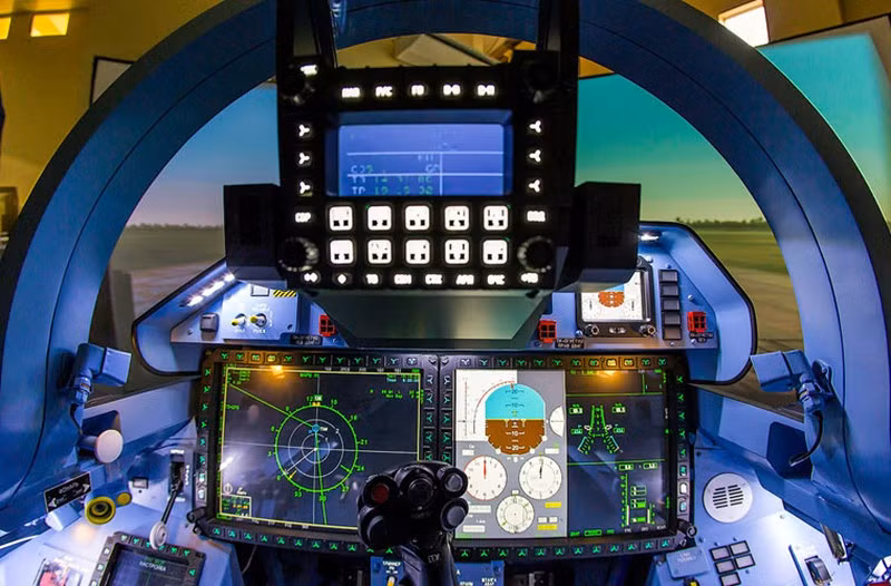 Radar mảng pha Irbis-E có khoảng cách dò tìm đạt tới 400 km với mục tiêu có độ phản xạ radar (RCS) là 3m2 (tương đương máy bay F-16). Với mục tiêu có độ tán xạ radar là 0,01m2 (tương đương máy bay tàng hình) phạm vi dò tìm đạt 90 km.