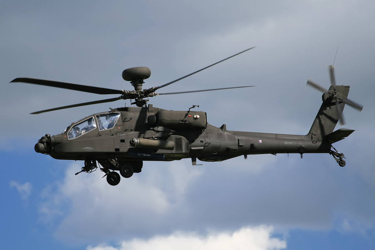 Về mẫu trực thăng tấn công AH-64D Apache Longbow này, đây là một trực thăng chiến đấu thuộc biên chế của Lục quân Mỹ, nền tảng này đã được trang bị từ năm 1986 với phiên bản đầu tiên.