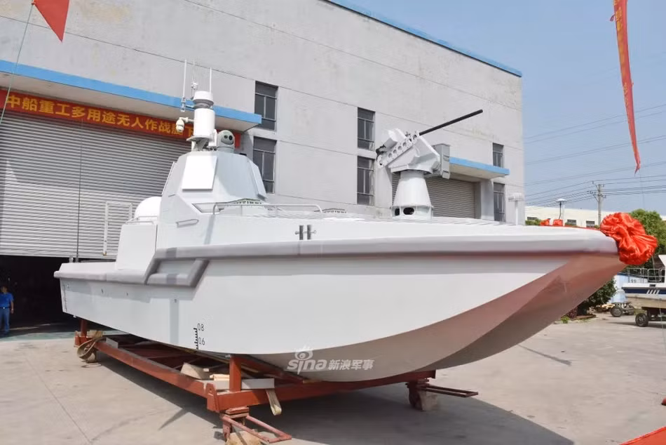 Mỗi chiếc USV JARI sở hữu chiều dài thân là 15m, tải trọng choán nước là 20 tấn. Với kích thước và tải trọng này, với việc không đem theo bất cứ một thuỷ thủ đoàn nào khiến nó trở nên đáng gờm với lượng vũ khí nó mang theo.