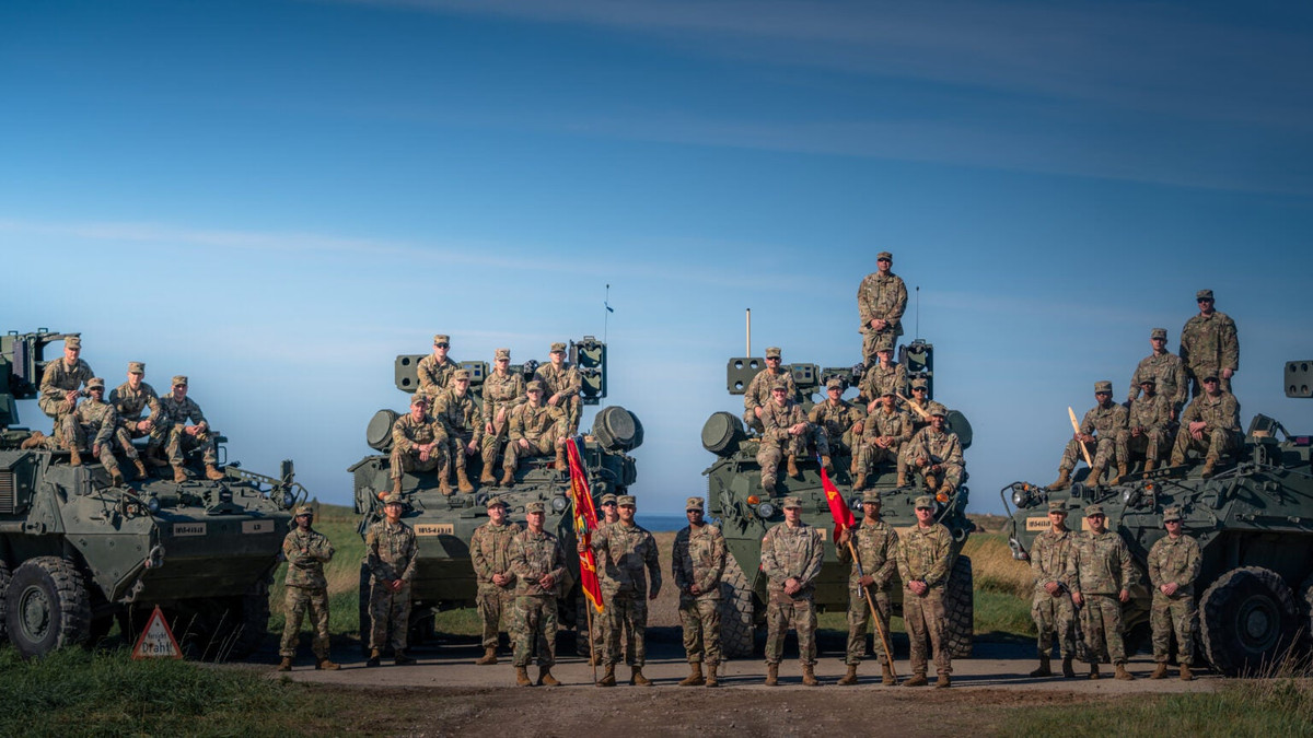 Những người lính thuộc đội 5-4 ADAR là những người đầu tiên có trong tay M-SHORAD Stryker khi họ thử nghiệm một hệ thống nguyên mẫu tại White Sands Missile Range ở New Mexico vào tháng 11/2020. Quá trình thử nghiệm kết thúc vào tháng 2 năm sau.