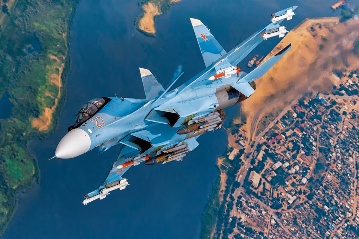 Ngay sau khi các máy bay Mỹ rời khỏi khu vực không phận Nga, 2 máy bay chiến đấu của Nga sau màn “tranh giành” đã trở về quê hương an toàn.