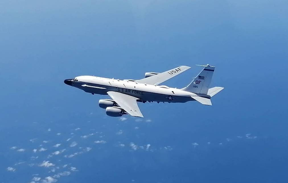 Theo các phi hành đoàn có mặt trên 2 chiến đấu cơ này của Nga nhận định, 2 máy bay trinh sát mà Không quân Mỹ sử dụng là RC-135 và CL-600, và đã tiến hành hộ tống chúng trên Biển Đen.