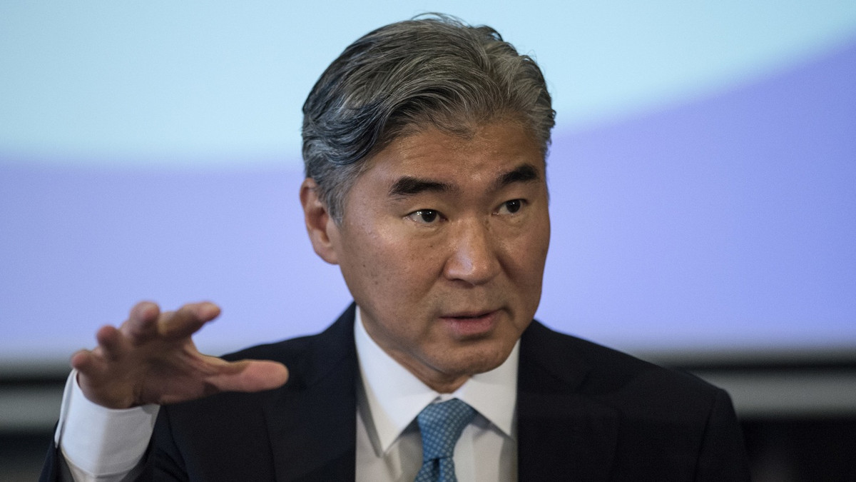 Một đặc phái viên của Mỹ cũng nhấn mạnh, Washington lên án việc Bình Nhưỡng thử tên lửa đạn đạo mới đây, động thái này của Triều Tiên đang vi phạm mạnh mẽ nhiều nghị quyết của Hội đồng Bảo an Liên Hợp Quốc. Ông Sung Kim kêu gọi Triều Tiên kiềm chế các hành động khiêu khích khác, đồng thời tham gia vào đối thoại có ý nghĩa