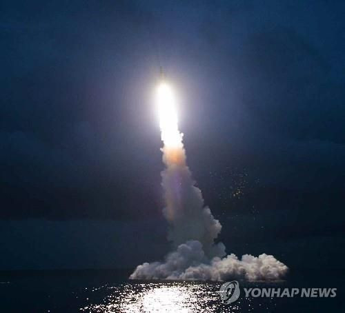 Theo các chuyên gia, việc trang bị SLBM nhỏ gọn hơn sẽ giúp tích hợp nhiều hơn các tên lửa cho mỗi tàu ngầm, mặt khác thì nó cũng cho phép các thiết kế tàu ngầm tên lửa đạn đạo (SSB) cũng sẽ nhỏ gọn hơn, ít thách thức về mặt kỹ thuật và dễ đàng chuyển đổi từ các tàu ngầm hiện có tại Triều Tiên.