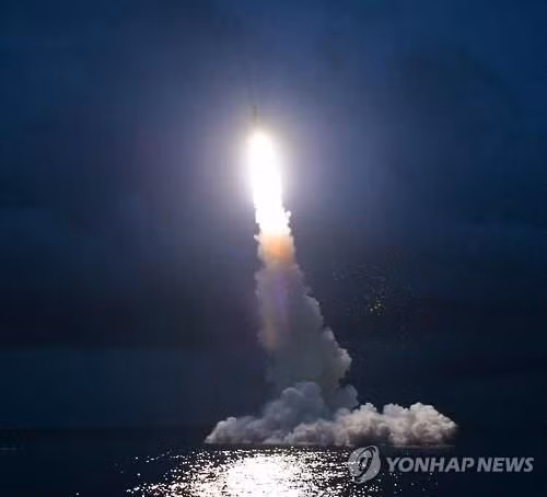 Theo các chuyên gia, việc trang bị SLBM nhỏ gọn hơn sẽ giúp tích hợp nhiều hơn các tên lửa cho mỗi tàu ngầm, mặt khác thì nó cũng cho phép các thiết kế tàu ngầm tên lửa đạn đạo (SSB) cũng sẽ nhỏ gọn hơn, ít thách thức về mặt kỹ thuật và dễ đàng chuyển đổi từ các tàu ngầm hiện có tại Triều Tiên.