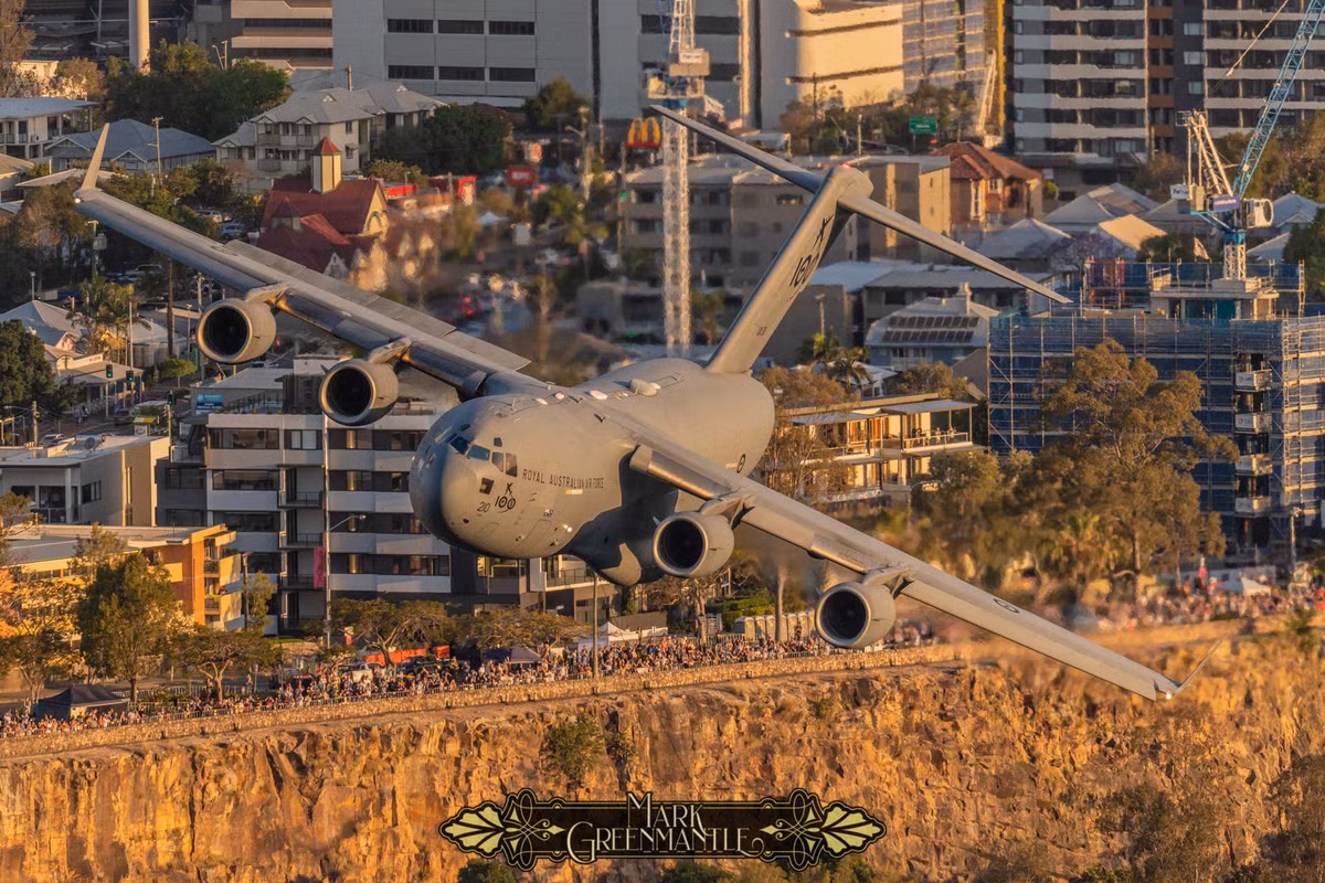 C-17 Globemaster III là một máy bay vận tải quân sự, chiến thuật chủ lực của Mỹ. Ảnh: Mark Greenmantle.