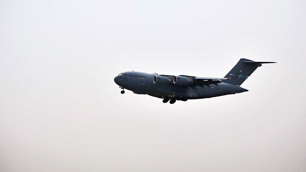 Sau này, nhờ khả năng chuyên chở ấn tượng cũng như tính ổn định cao, C-17 được sử dụng như "ngựa thồ" dã chiến phục vụ cho các chuyến công du của Tổng thống Mỹ.