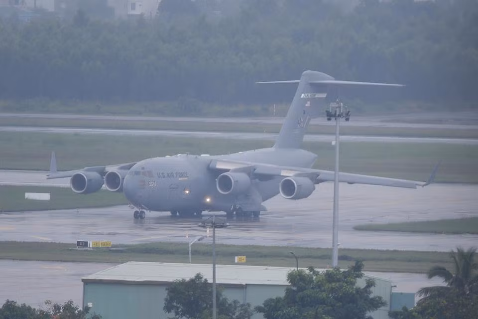 Trong chuyến công du năm 2017 tới Việt Nam dự Hội nghị thượng đỉnh cấp cao APEC, những chiếc máy bay vận tải C-17 chở đoàn xe hộ tống Tổng thống Donald Trump lần lượt hạ cánh xuống sân bay Đà Nẵng trước khi “ông chủ” Nhà Trắng tới khoảng 5 ngày.