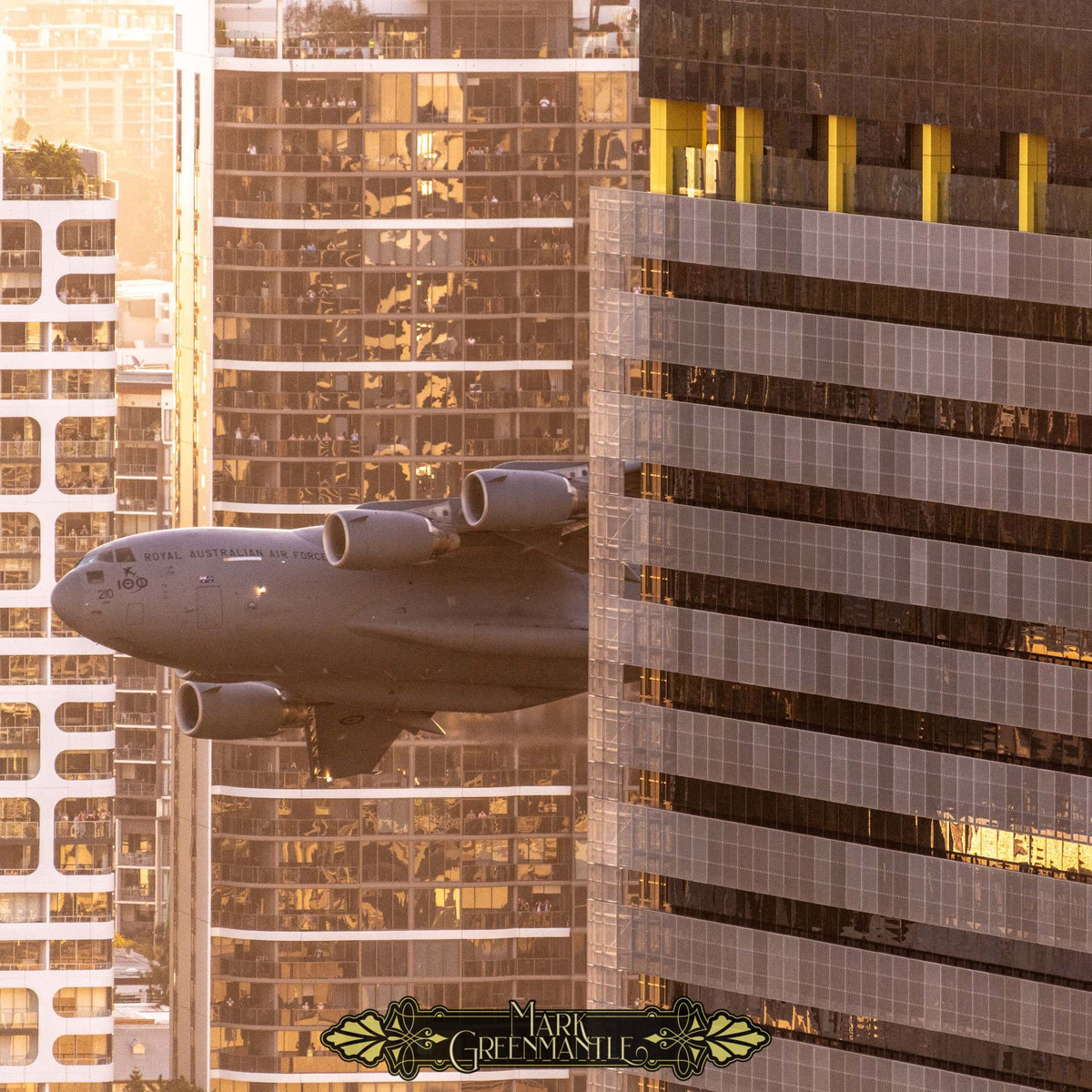 Thực sự không có nơi nào trên thế giới mà những chiếc không vận hạng nặng lại biểu diễn phục vụ khán giả như thế này.