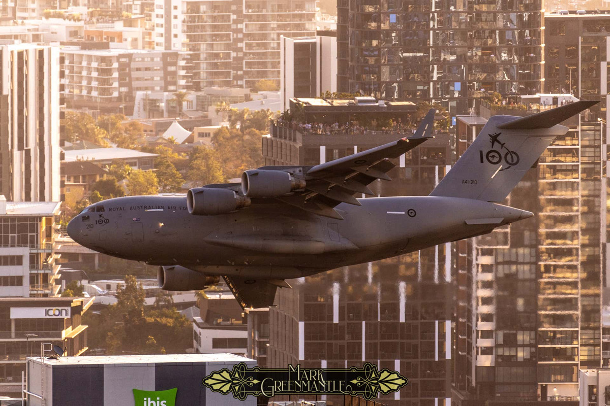 Hai năm trước, hình ảnh tuyệt vời sẽ là cảnh quay buồng lái từ bên trong chiếc C-17. Năm nay, thay vào đó chúng ta sẽ có được những hình ảnh tuyệt đẹp của Mark Greemantle.