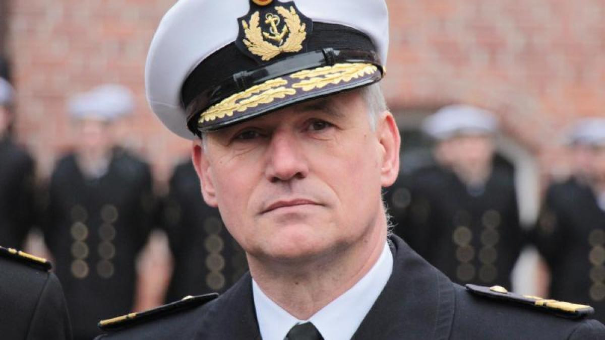 Hôm 9/11, Tự lệnh Hải quân Đức, theo Phó Đô đốc Kay-Achim Schonbach, ông nhấn mạnh rằng việc điều động tàu chiến Bayern của Hải quân Đức tới khu vực biển Đông thể hiện mối lo ngại của Đức, về tự do hàng hải, và cũng như về trật tự quốc tế dựa trên luật lệ đang bị đe doạ ở khu vực này.