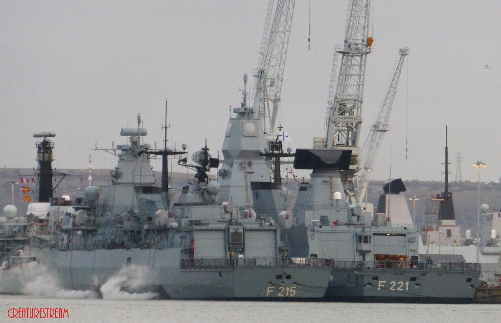 Về chi tiết con tàu Bayern của Đức, đây là một trong 4 tàu khu trục cỡ nhỏ (nhiều tài liệu coi là khinh hạm) lớp Brandenburg của Đức, được bắt đầu đặt hàng năm 1989, được đưa vào biên chế từ năm 1994 – nay, sử dụng chủ yếu trong các nhiệm vụ hộ tống và diệt ngầm.