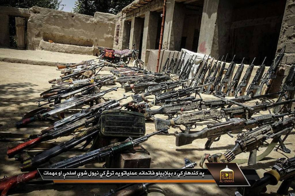 Và theo như báo cáo của Tổng thanh tra Đặc biệt về Tái thiết Afghanistan cho biết, đã có tới hơn 28 tỷ USD được Mỹ chuyển cho Chính phủ Afghanistan cũ dưới nhiều hình thức, bao gồm vũ khí, đạn dược, xe cộ, thiết bị quân sự và cả hệ thống giám sát vào giai đoạn năm 2002-2017.