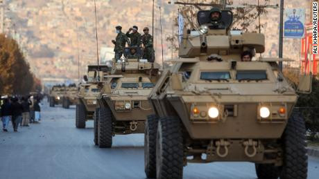 Về việc tại sao các xe thiết giáp M117 của Mỹ xuất hiện tại buổi duyệt binh lớn này của Taliban, đây là kết quả của Taliban đã đạt được, khi chính thức giành quyền kiểm soát Afghanistan, tịch biên khí tài quân sự tại đây.